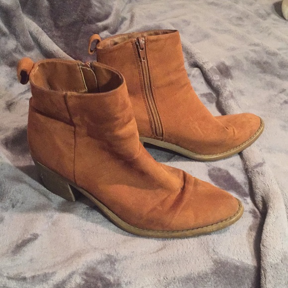 Brown boots - Picture 2 of 3